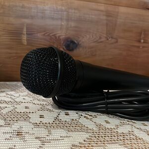 Dynamic Black Wired Microphone